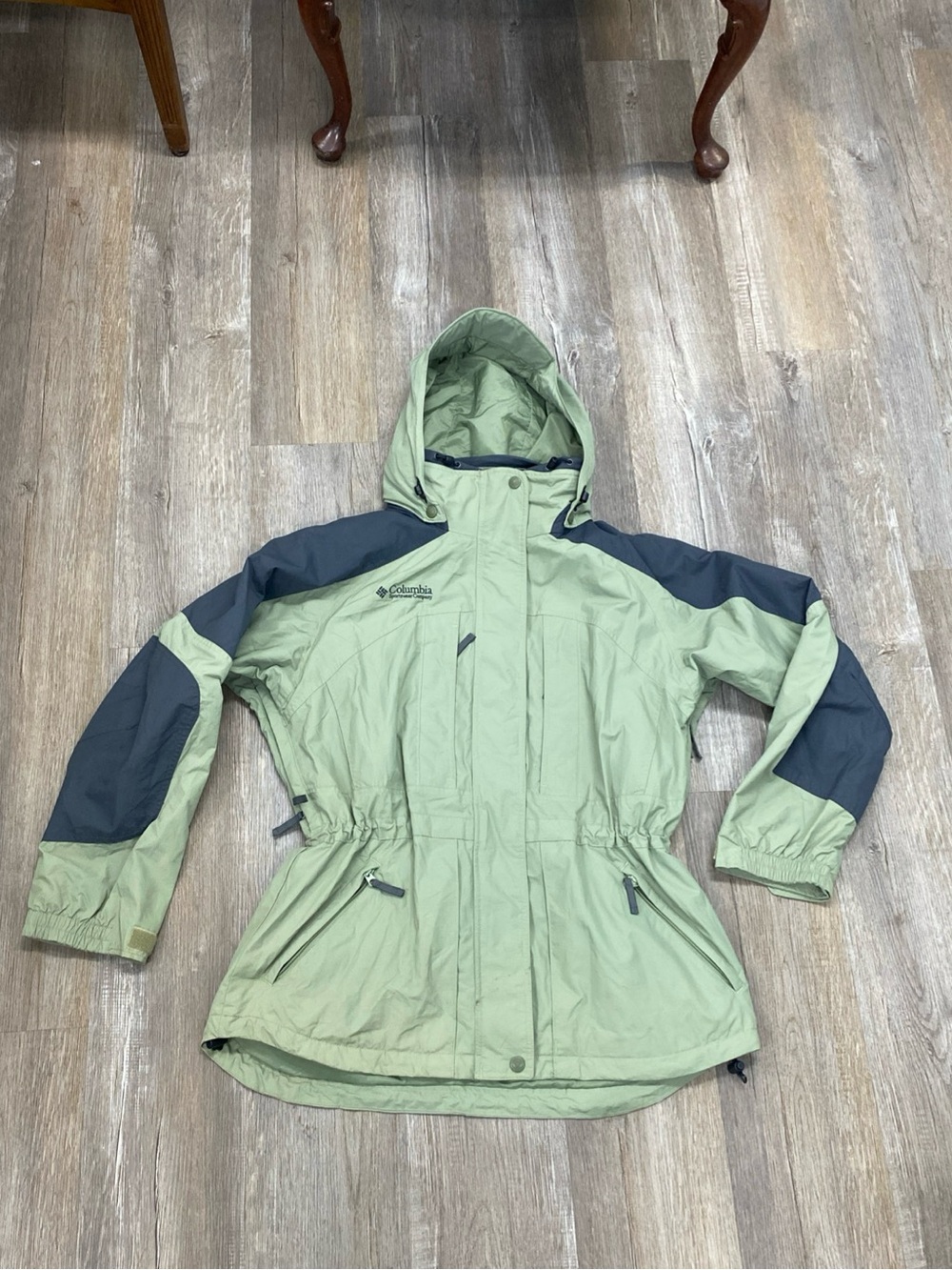 Women’s Columbia Light Green and Dark Green Hooded Rain Jacket